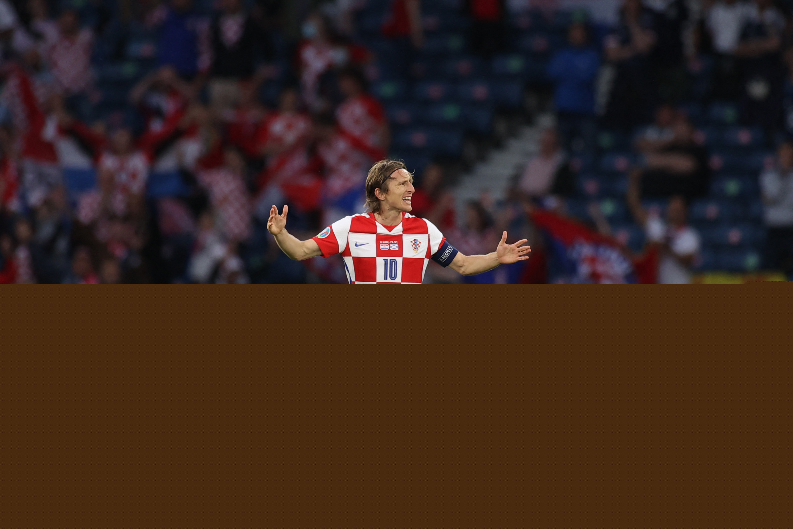 太阳报走访出售原味球衣公司的仓库：汗臭味强烈却不令人反感