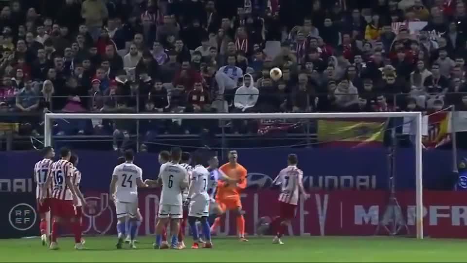 本泽马：现在的皇马队内缺少领袖；皇马永远是我的球队