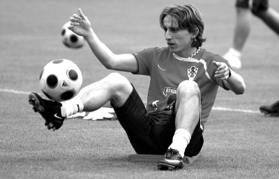 电讯报：布莱顿有意维拉中场博加德，以接替可能离队的巴莱巴