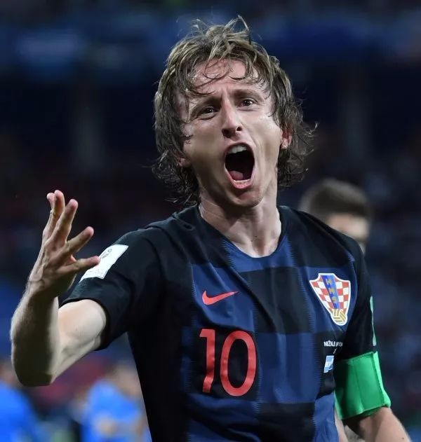 里尔年轻中场布阿迪被多家豪门关注，转会呼声高，期待其未来成为新星。